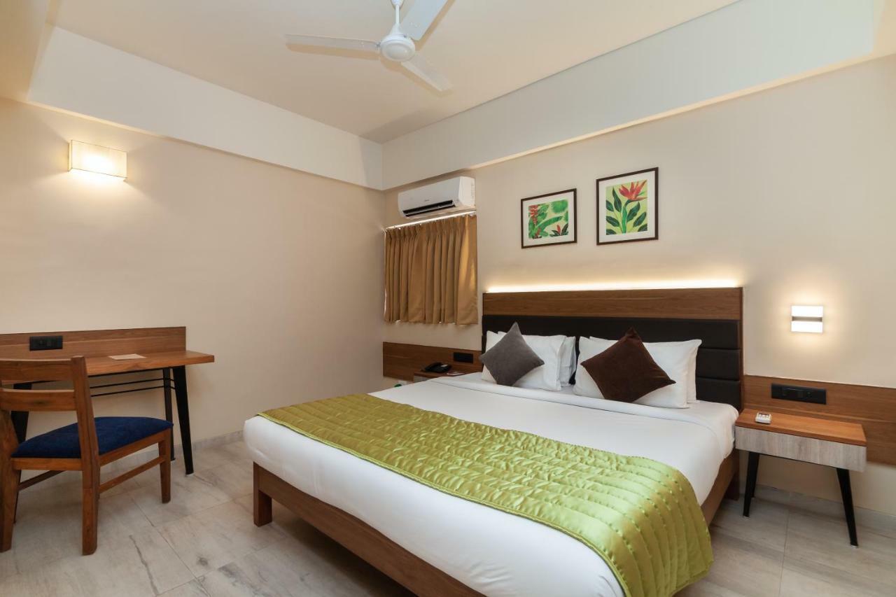 Somy Plaza Calangute Goa - Formerly Somy Resort Экстерьер фото